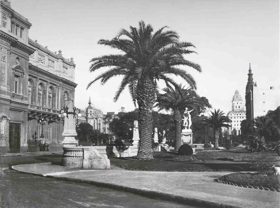 Plazoleta sobre calle Viamonte